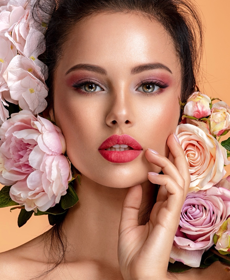 Beautiful makeup look with roses